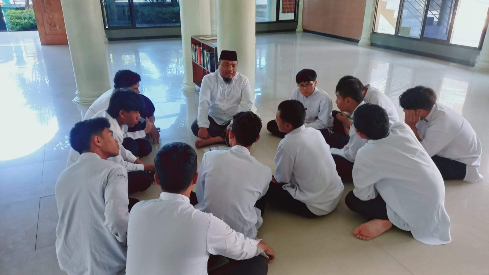 Pembinaan Siswa Kelas XII ' Halaqoh Kader Ula' SMA Ar-Rohmah Putra Malang