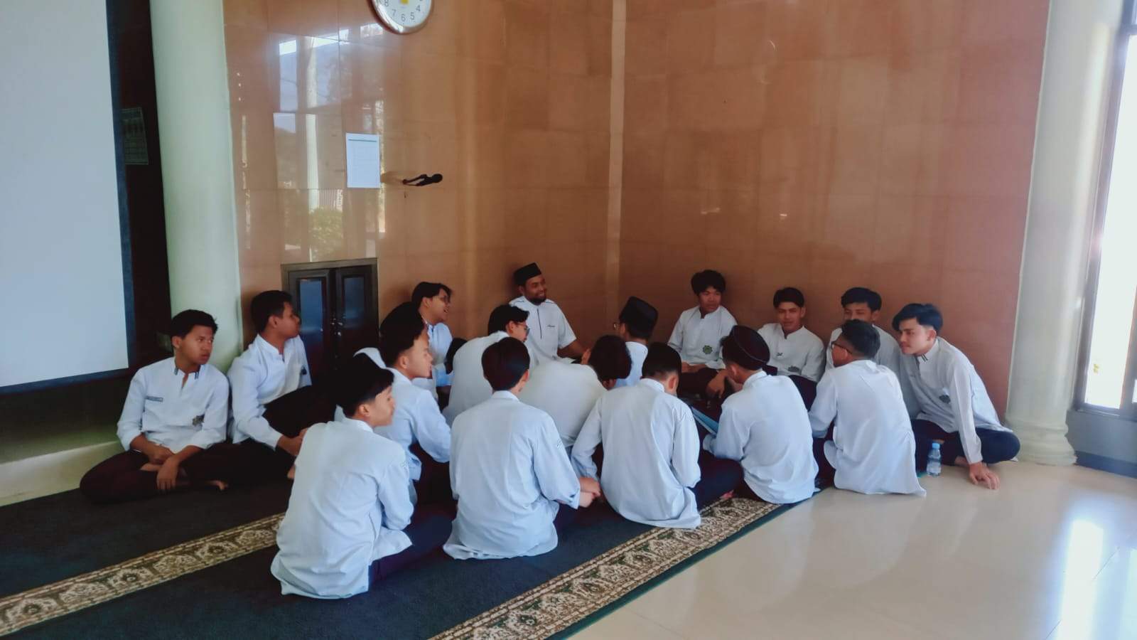 Pembinaan Siswa Kelas XII ' Halaqoh Kader Ula' SMA Ar-Rohmah Putra Malang