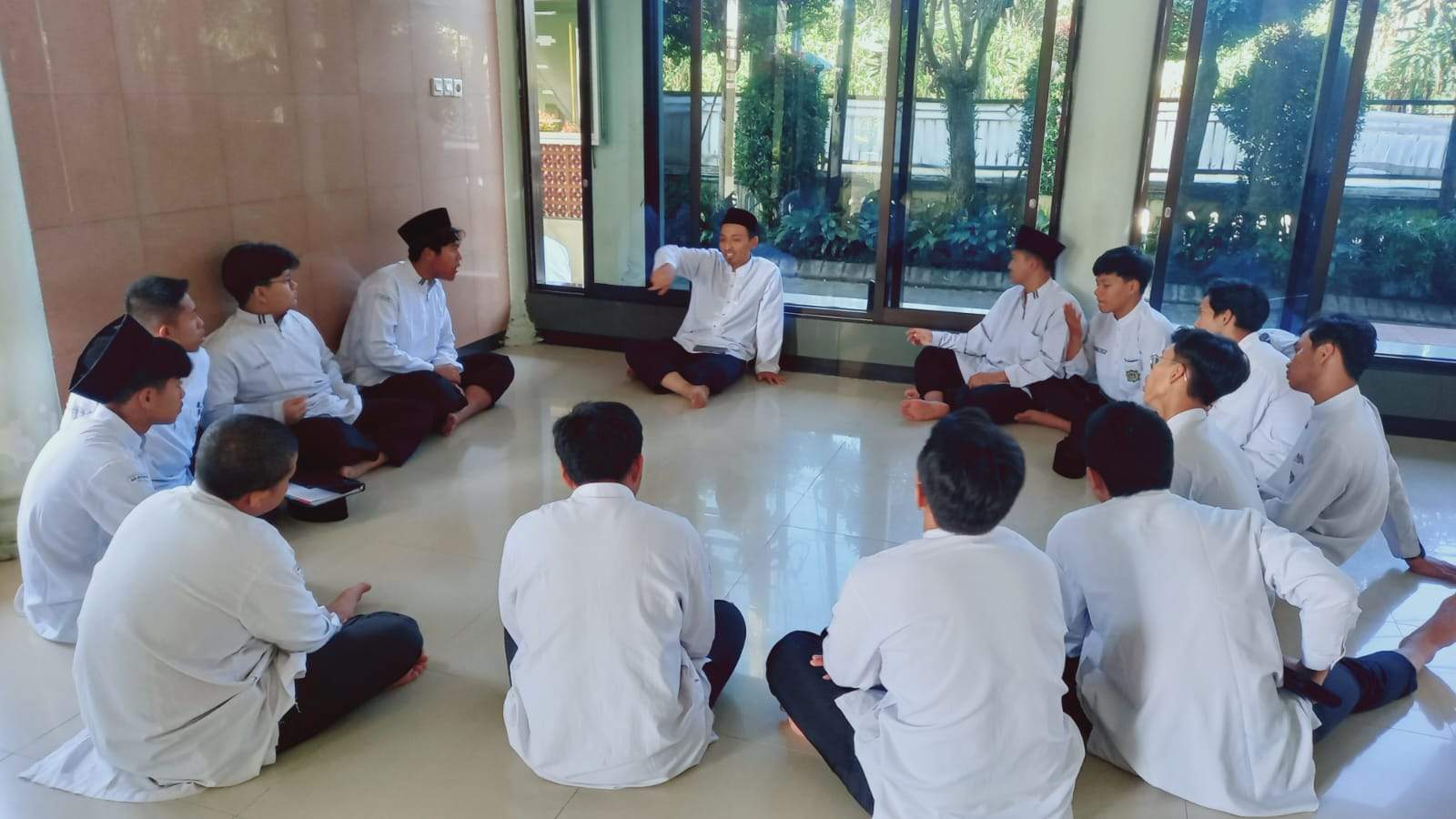 Pembinaan Siswa Kelas XII ' Halaqoh Kader Ula' SMA Ar-Rohmah Putra Malang