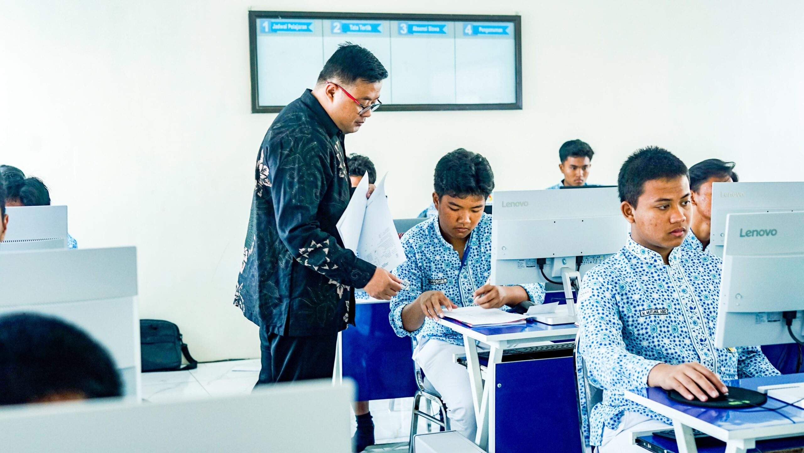 Asesmen Nasional Berbasis Komputer (ANBK) di SMA Ar-Rohmah Putra Malang