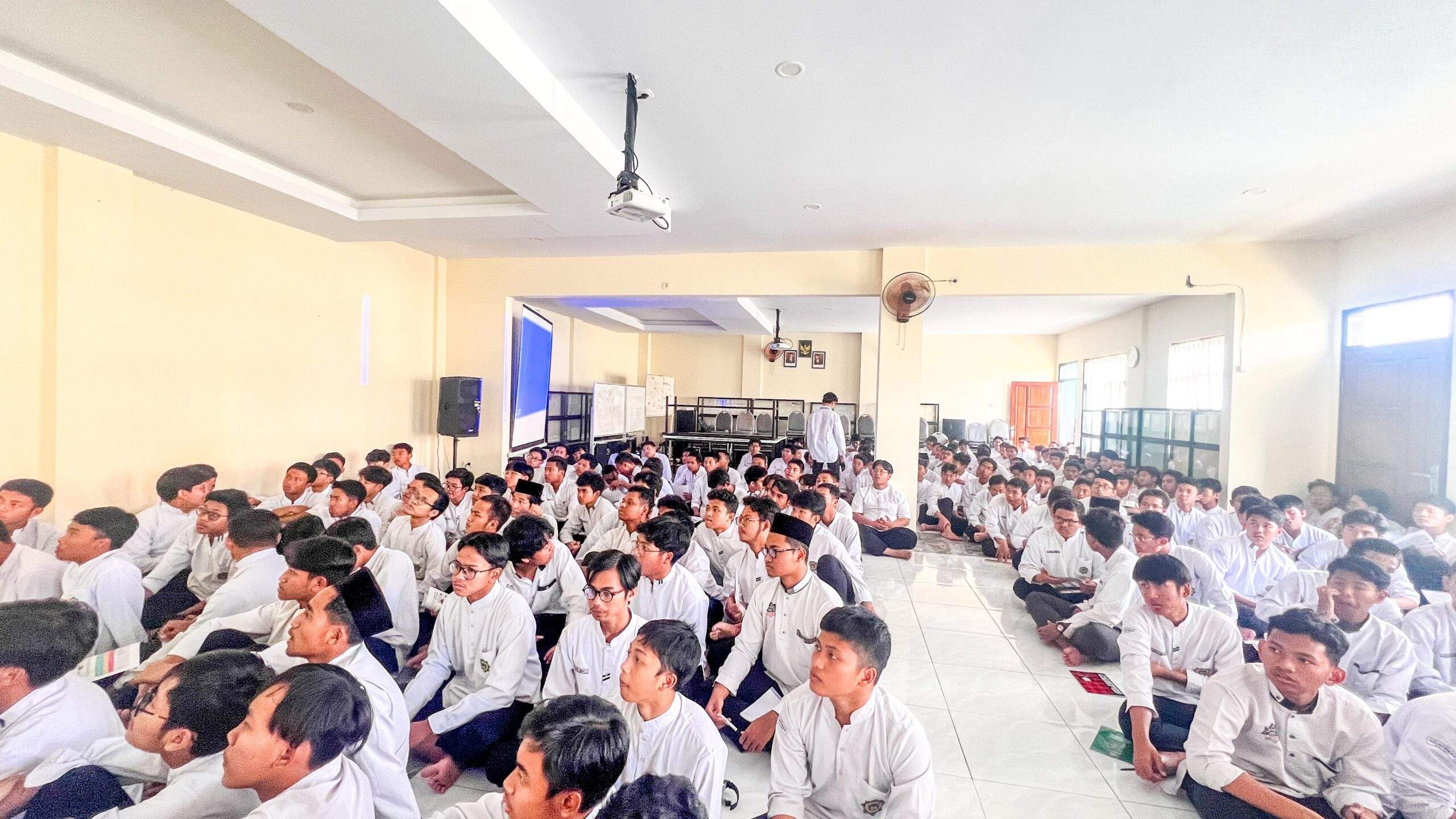 Seminar Sukses Studi Lanjut SMA Ar-Rohmah Putra Malang Tahun Ajaran 2024/2025