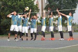Siswa SMA Ar Rohmah Putra yang memiliki minat dan bakat di bidang ekstrakurikuler Voli Ball