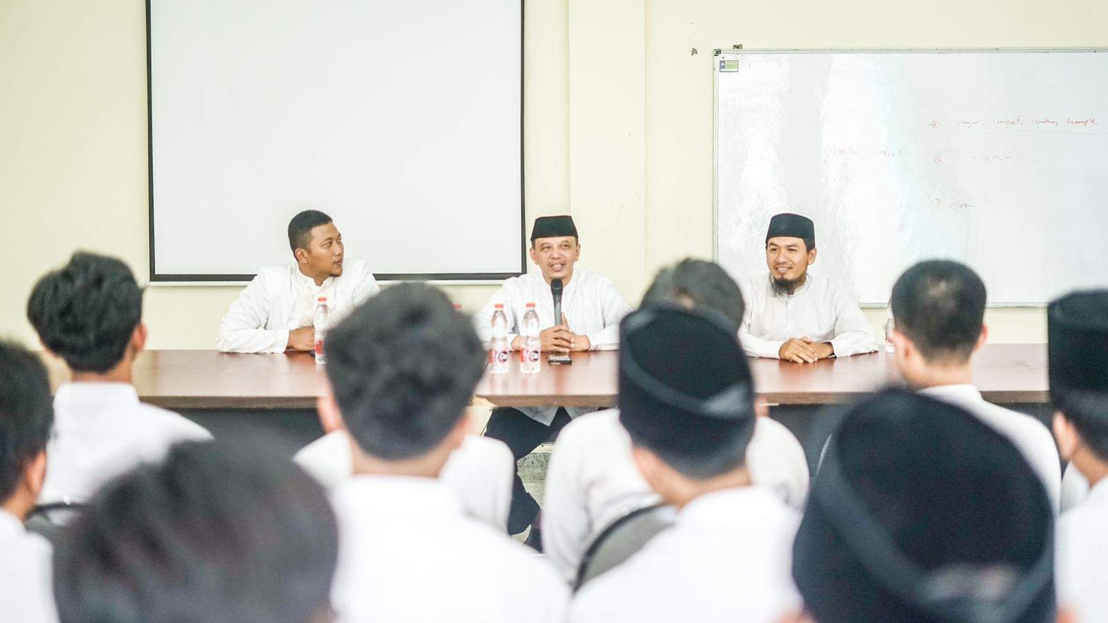 SMA Ar-Rohmah Kirim 31 Santri untuk Belajar di Malaysia dan Singapura