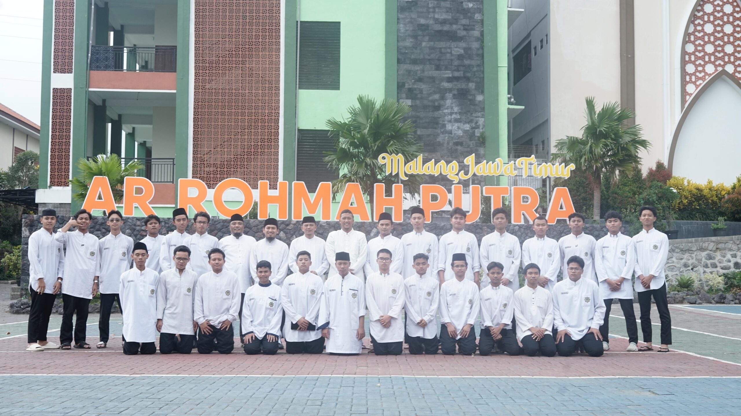 SMA Ar-Rohmah Kirim 31 Santri untuk Belajar di Malaysia dan Singapura