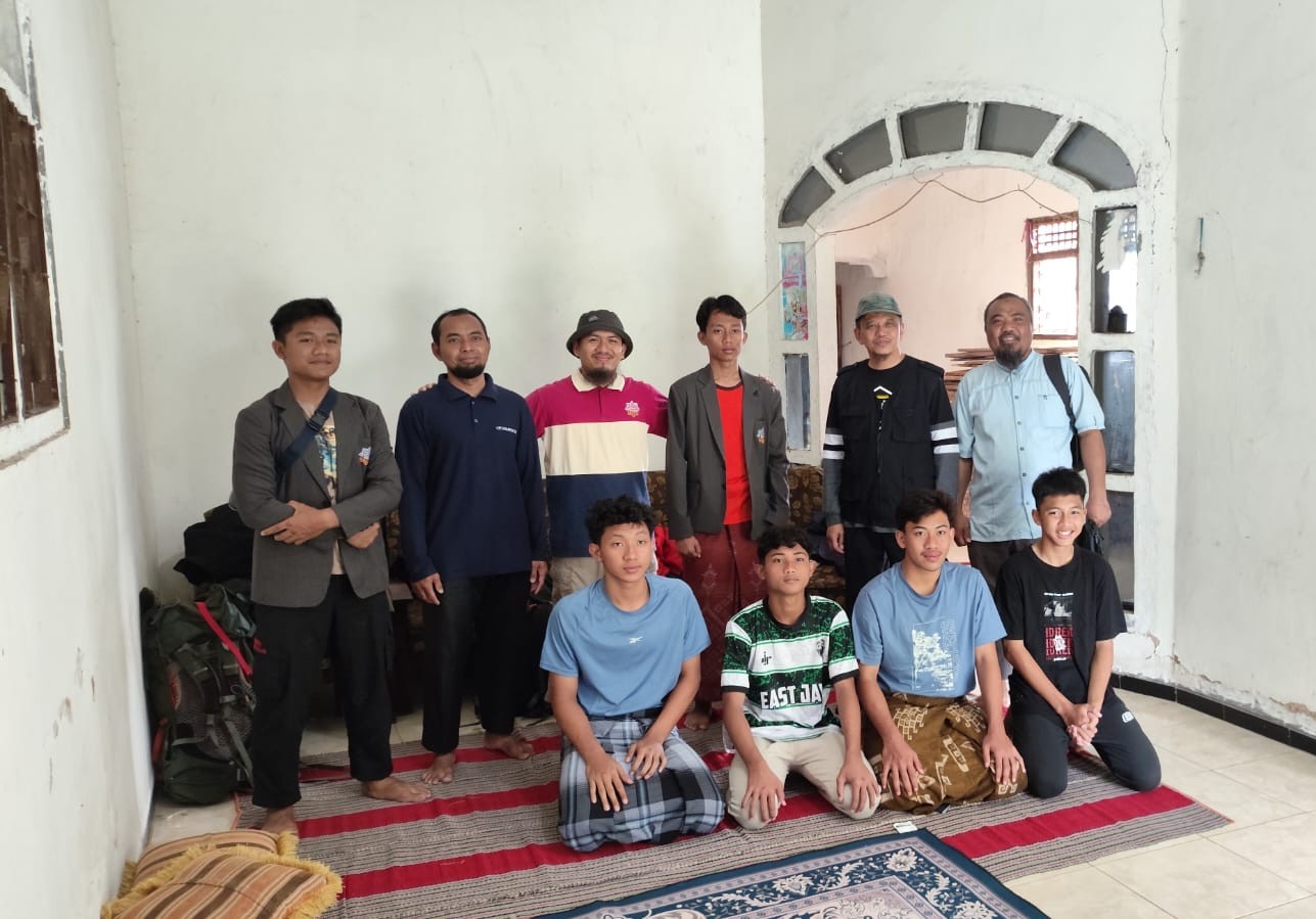 Moment kebersamaan siswa PDPH dengan guru-guru
