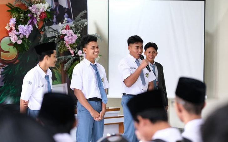 Perkenalan Siswa baru di depan Kakak Kelas