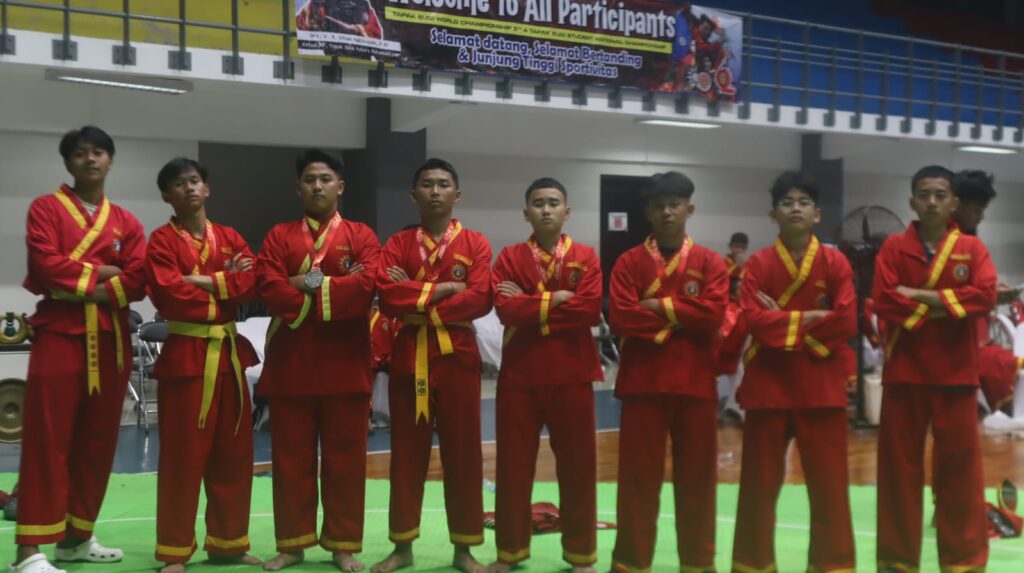 Santri SMA Ar-Rohmah Putra meraih satu medali perak dan satu medali perunggu dalam ajang Tapak Suci National Student Championship 2025 di GOR Pertamina Universitas Brawijaya, Malang.