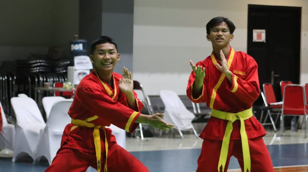 Santri SMA Ar-Rohmah Putra meraih satu medali perak dan satu medali perunggu dalam ajang Tapak Suci National Student Championship 2025 di GOR Pertamina Universitas Brawijaya, Malang.