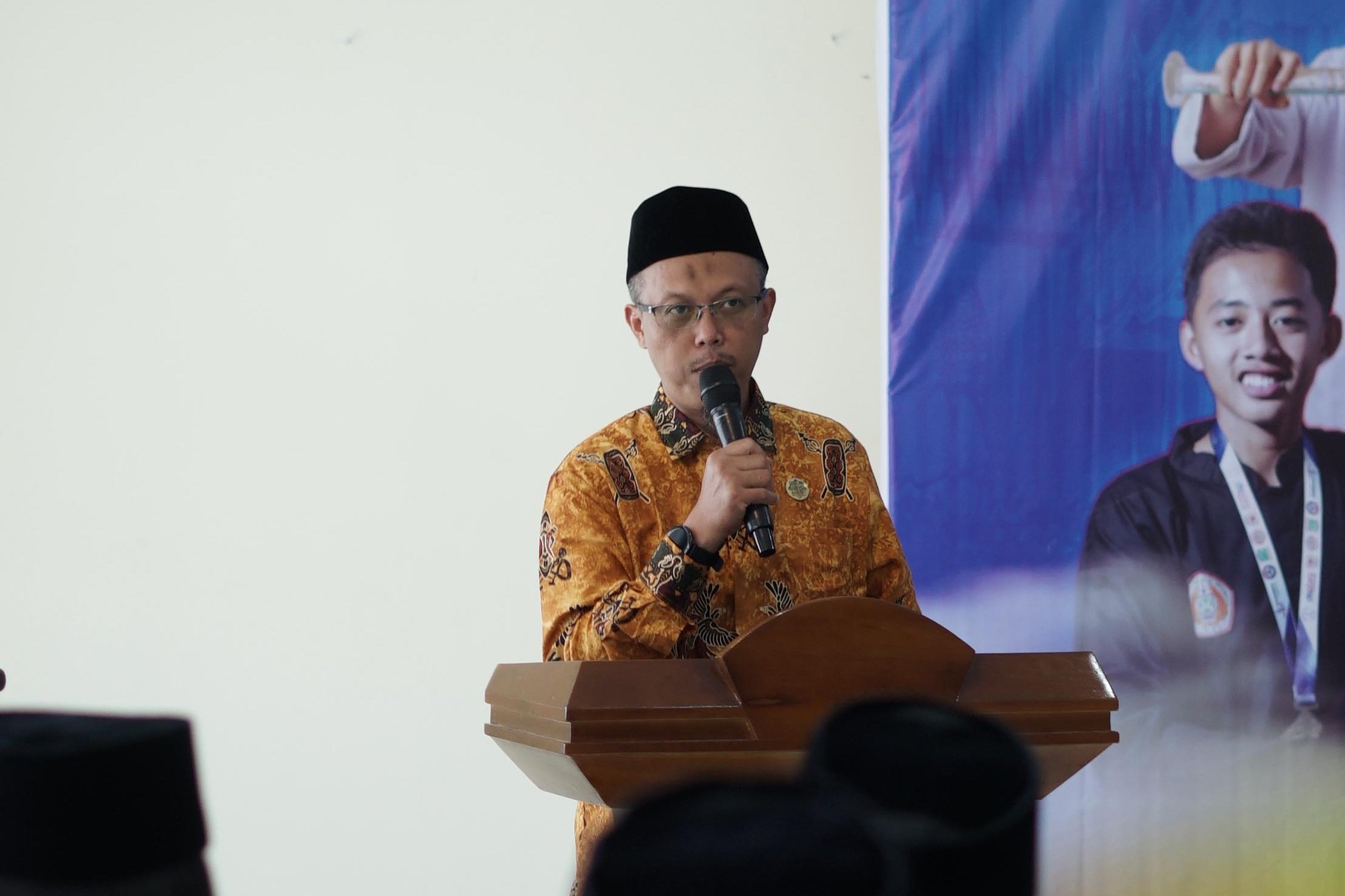 Sambutan Ustadz Wawan Sulchan, S.E. (Humas LPI Ar-Rohmah Putra) dalam kegiatan International Conference