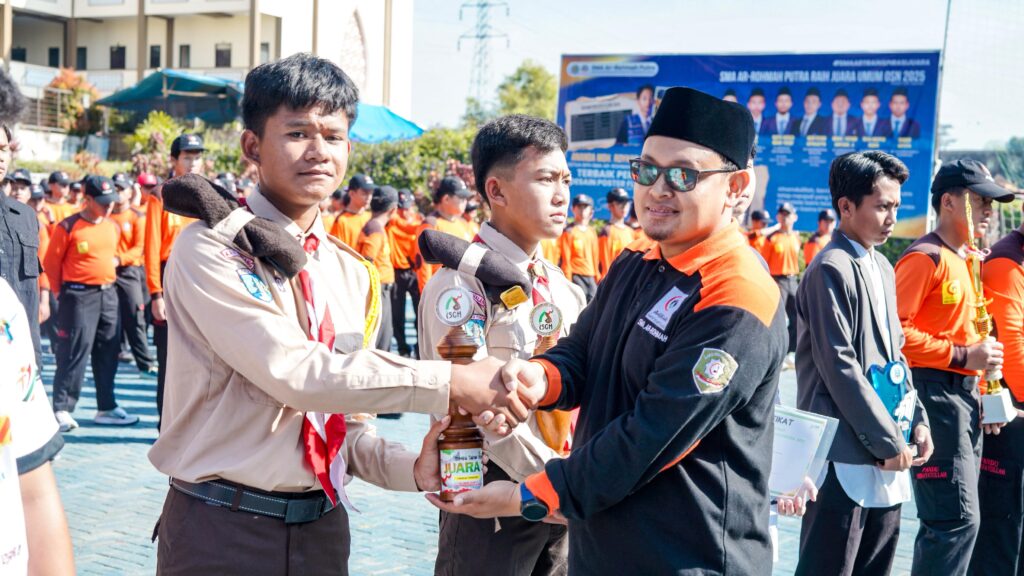 Kontingen KOPASTRA SMA Ar-Rohmah Putra sukses meraih Juara 3 Lomba Kebersihan dan Kerapihan Tenda pada Jambore Islamic Super Camp Hidayatullah III di Balikpapan.