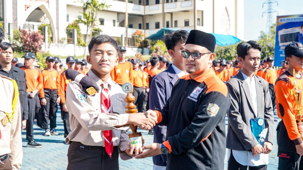 Kontingen KOPASTRA SMA Ar-Rohmah Putra berhasil meraih Juara 1 Lomba Morse dalam ajang Jambore Islamic Super Camp Hidayatullah III di Balikpapan.
