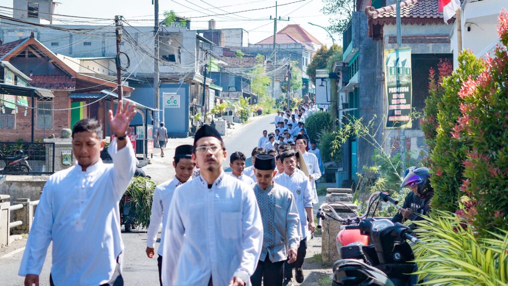 Peringatan Maulid Nabi Muhammad SAW di SMA Ar-Rohmah Putra menjadi momen berharga untuk menumbuhkan cinta Rasul dan meneladani akhlaknya dalam kehidupan sehari-hari