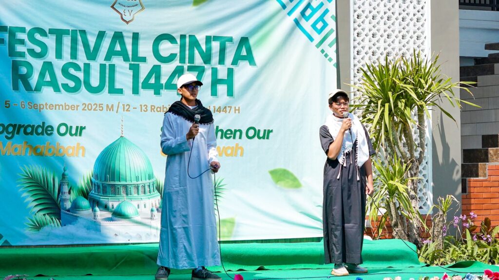 Peringatan Maulid Nabi Muhammad SAW di SMA Ar-Rohmah Putra menjadi momen berharga untuk menumbuhkan cinta Rasul dan meneladani akhlaknya dalam kehidupan sehari-hari