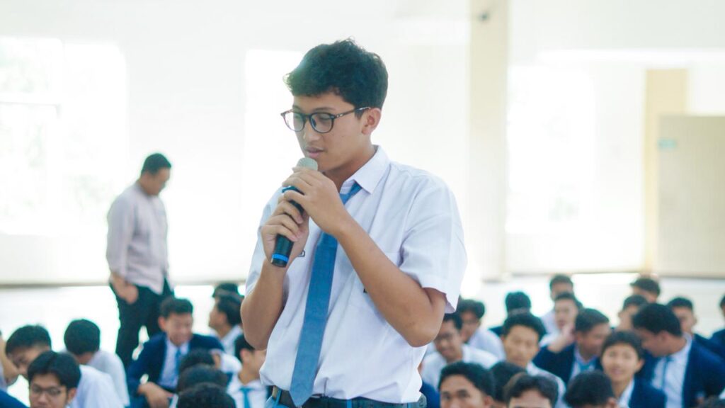 SMA Ar-Rohmah Putra gelar psikoedukasi bertema Self-Regulated Learner. Bekali siswa strategi belajar mandiri, motivasi, dan manajemen waktu untuk sukses.