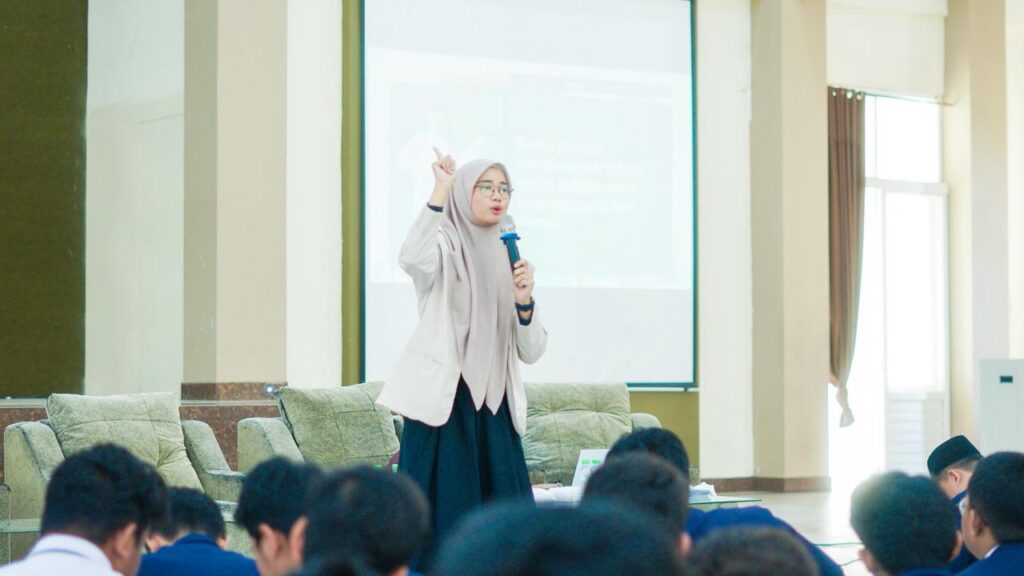 SMA Ar-Rohmah Putra gelar psikoedukasi bertema Self-Regulated Learner. Bekali siswa strategi belajar mandiri, motivasi, dan manajemen waktu untuk sukses.