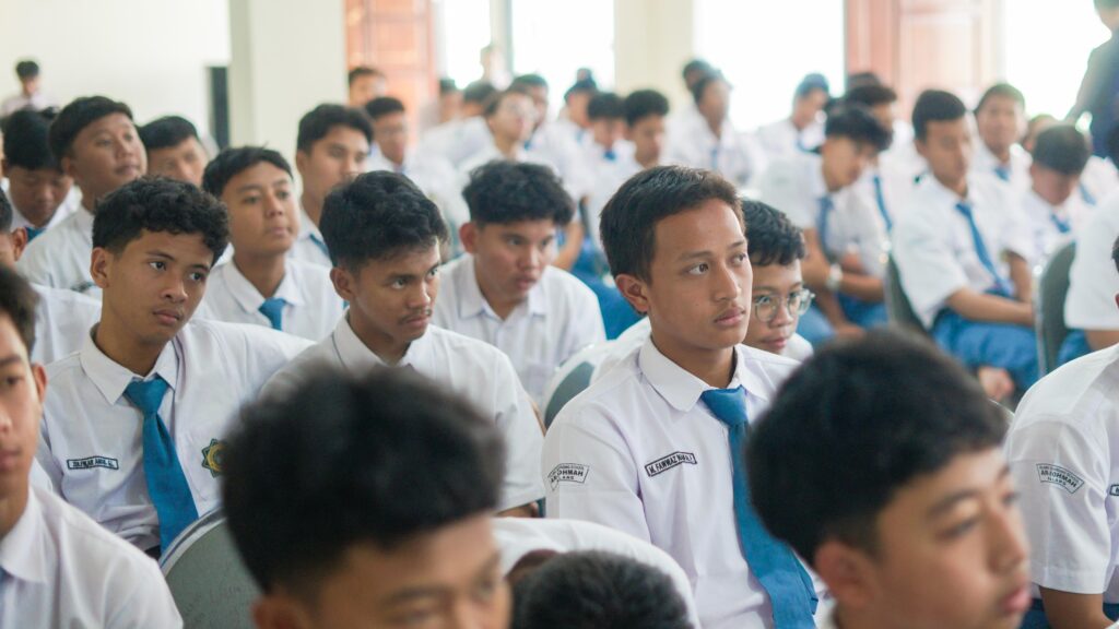 SMA Ar-Rohmah Putra Malang menyelenggarakan psikoedukasi kelas X bertema Anti Bullying for Strong Brotherhood dengan pemateri Dr. (c) Unun Zumairoh Asr Himsyah, M.Pd. Kegiatan ini menanamkan kesadaran bahaya bullying, pentingnya ukhuwah, serta peran siswa dalam menciptakan lingkungan sekolah yang aman, nyaman, dan penuh persaudaraan
