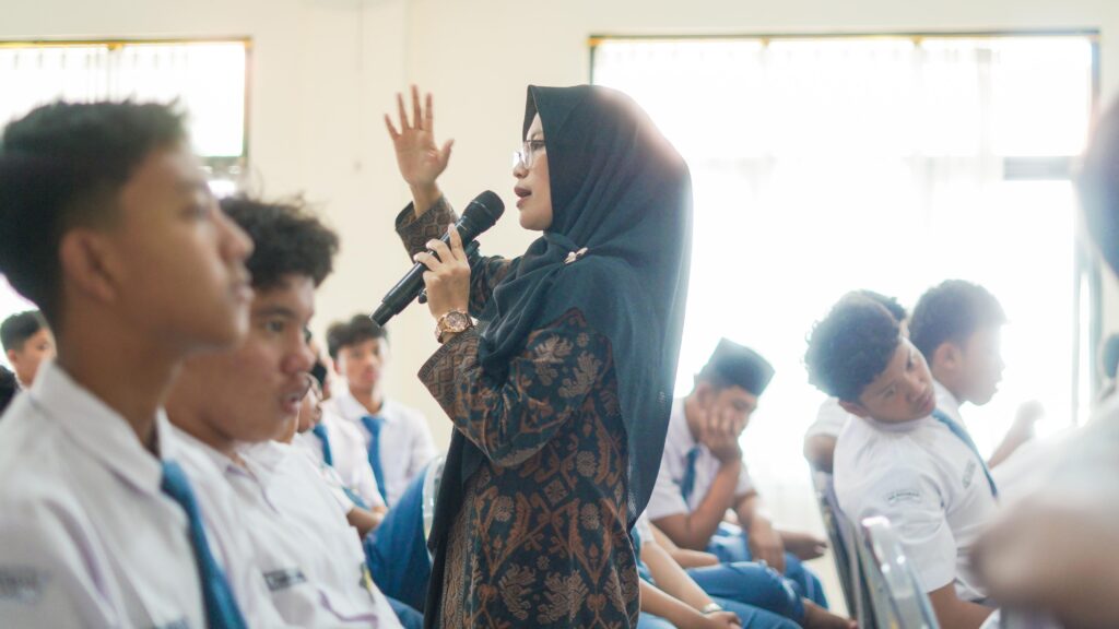 SMA Ar-Rohmah Putra Malang menyelenggarakan psikoedukasi kelas X bertema Anti Bullying for Strong Brotherhood dengan pemateri Dr. (c) Unun Zumairoh Asr Himsyah, M.Pd. Kegiatan ini menanamkan kesadaran bahaya bullying, pentingnya ukhuwah, serta peran siswa dalam menciptakan lingkungan sekolah yang aman, nyaman, dan penuh persaudaraan