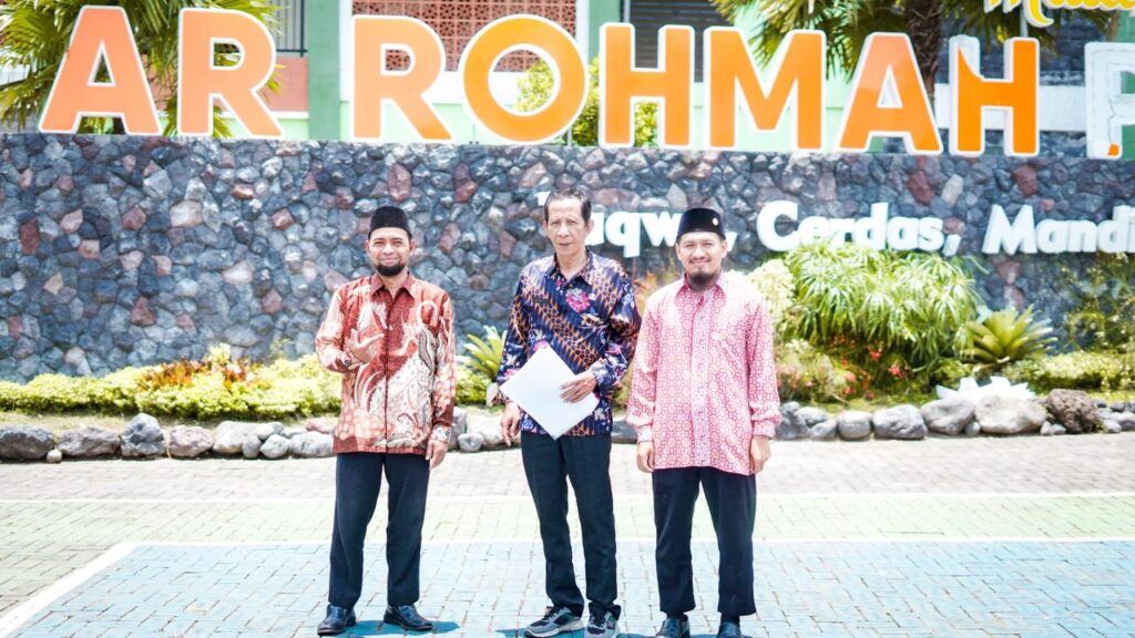SMA Ar-Rohmah Putra, Ar-Rohmah Boarding School, SMA Islam Berasrama Malang, Boarding School Terbaik di Malang, Sekolah Islam Putra, Sekolah Sunnah Malang, Sekolah Berbasis Qur’an, Sekolah Islam Terpadu Malang, SMA Tahfidz di Malang, SMA Hidayatullah Malang, Sekolah Berbasis Manhaj Nabawi, Pendidikan Islam Terpadu, Sekolah Karakter Islami, Boarding School Islami Jawa Timur, SMA Islam Favorit, SMA Islami Terbaik untuk Putra, Pendidikan Berasrama Islami, SMA Islam Plus Tahfidz, SMA Islami Full Boarding, SMA dengan Kurikulum Diniyah, SMA Islam Unggulan di Malang, Sekolah dengan Pembinaan Akhlak, Sekolah Pembentuk Karakter Islami, Sekolah Sunnah untuk Remaja, SMA Dakwah dan Tarbiyah, Pendidikan Berbasis Wahyu, Pendidikan Manhaj Nabawi, Sekolah Pembina Iman dan Akhlak, Sekolah Pencetak Pemimpin, Pendidikan Kepemimpinan Islam, Leadership Camp SMA Islam, Kegiatan Pandu Hidayatullah, Pembinaan Karakter Siswa, Program Pembinaan Iman dan Taqwa, Kegiatan Keislaman SMA, Kajian Santri, Mabit Santri, Pesantren Modern Malang, SMA Islam Boarding Putra Terbaik, Kehidupan Santri Boarding, Kemandirian Santri, Pembinaan Akhlak Qurani, Sekolah dengan Disiplin Tinggi, Sekolah dengan Program Dakwah, Siswa Berprestasi SMA Islam, Prestasi Santri Ar-Rohmah, Lomba Tahfidz, Olimpiade Sains Islam, Kegiatan Paskibra SMA Islam, Upacara HUT RI SMA Ar-Rohmah, Hari Santri Nasional, Pendidikan Karakter Kebangsaan, Kegiatan Ukhuwah dan Silaturahmi, Santri Peduli dan Bakti Sosial, Outbond Santri, Kegiatan Literasi Sekolah, Ujian Komprehensif Kelulusan (UKK), Karya Tulis Ilmiah Keislaman, Qiroatul Kutub, Ujian Khitobah Bahasa Arab, Ujian Hadis, Fiqh Islam, Pembelajaran Manhaj Nabawi, Menguatkan Iman, Berakhlak Qurani, Tekun Beribadah, Aktif Berdakwah, Berjamaah dan Berislam Kaffah, Sekolah Islam Inspiratif, SMA Ar-Rohmah Boarding, SMA Ar-Rohmah Malang, Sekolah Islam Mandiri, SMA Ar-Rohmah Putra Boarding School Dau Malang, SMA Islami dengan Kurikulum Tahfidz dan Akademik, Sekolah Islami yang Membentuk Pemimpin Berkarakter, SMA Islami dengan Pembinaan Intensif, Sekolah Islam Putra Terbaik di Indonesia.