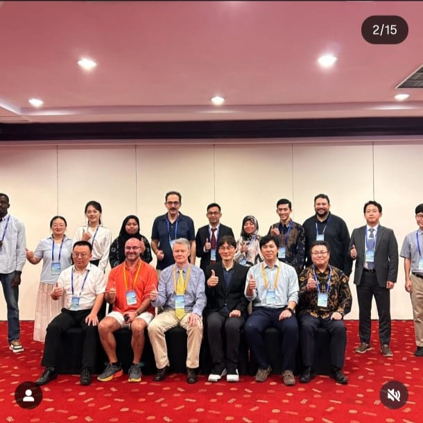 alumni SMA Ar-Rohmah, Mizanurafi Ghifarhadi Prasiefa, hafidz 30 juz Ar-Rohmah, SMA Ar-Rohmah Putra Malang, santri pengusaha muda, Sparkling Digital Printing, alumni ITS dan UNEJ, inspirasi santri sukses, pengusaha muslim muda Indonesia, kisah alumni pesantren modern
