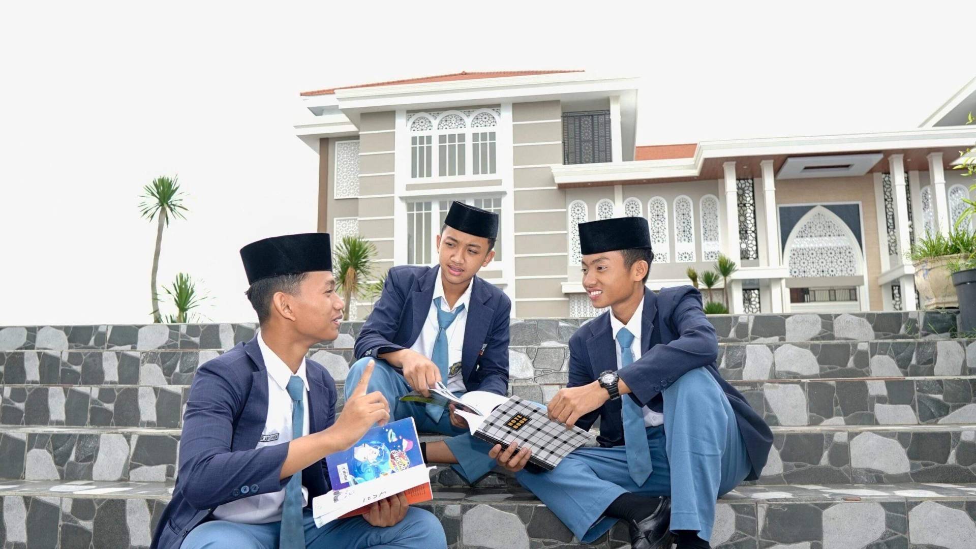 Santri dan Guru SMA Ar Rohmah Dau Malang