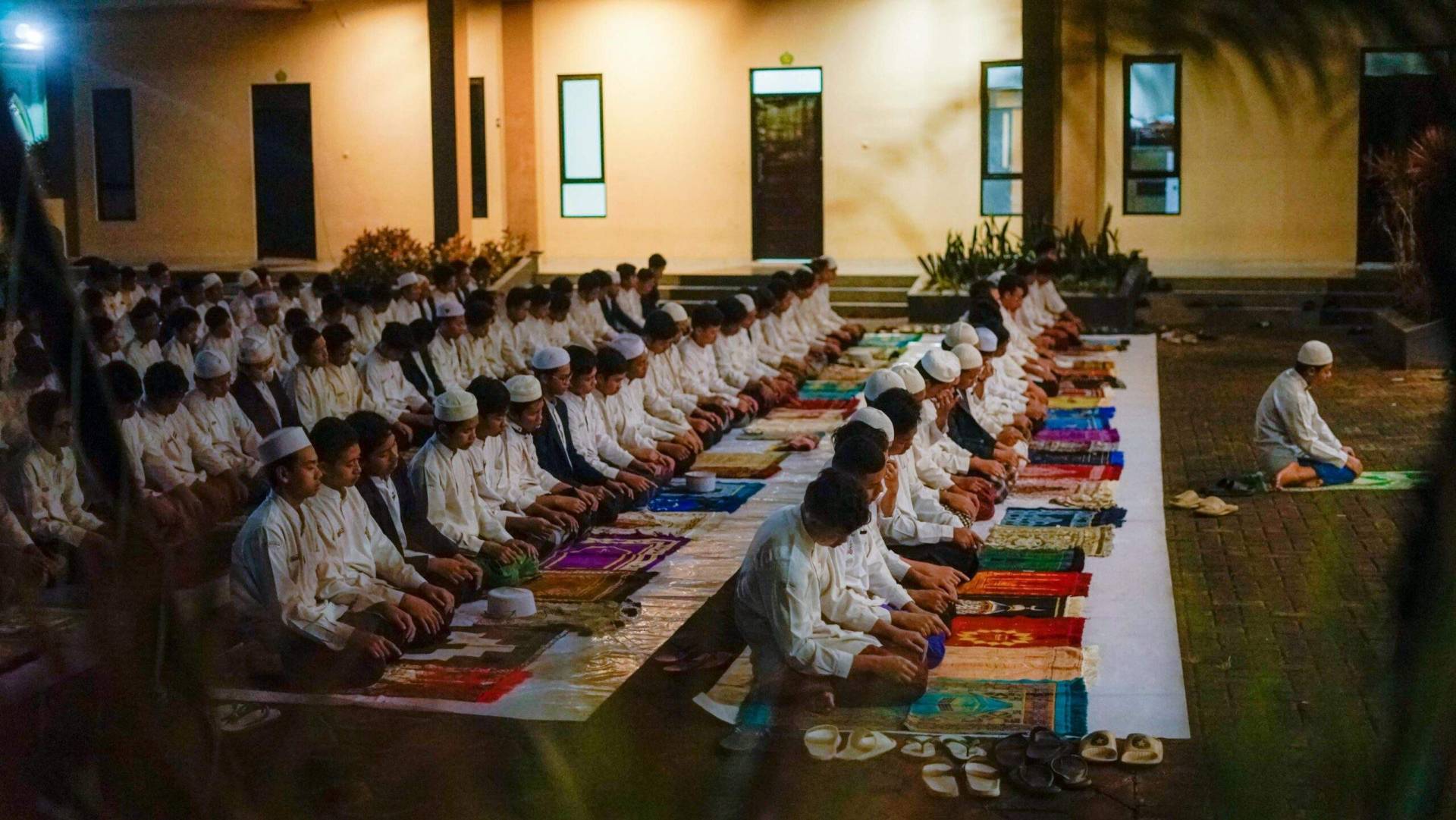 Santri dan Guru SMA Ar Rohmah Dau Malang